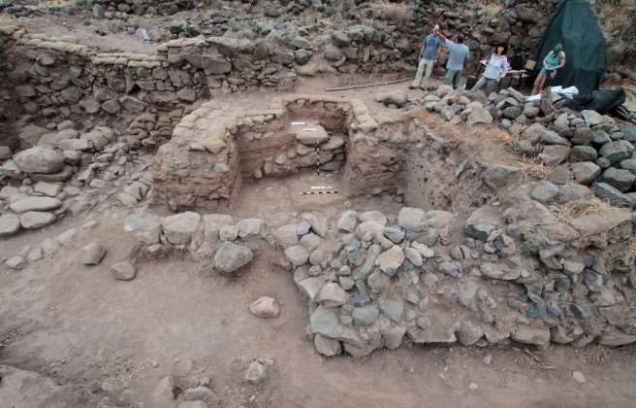 Gates of Biblical City Unearthed – Site of Jesus’ Miracle of Feeding ...