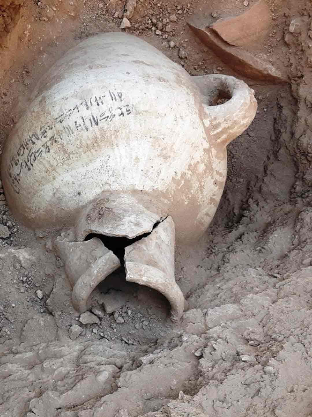 Uncovered ceramic jug discovered in Egypt’s lost city of Aten