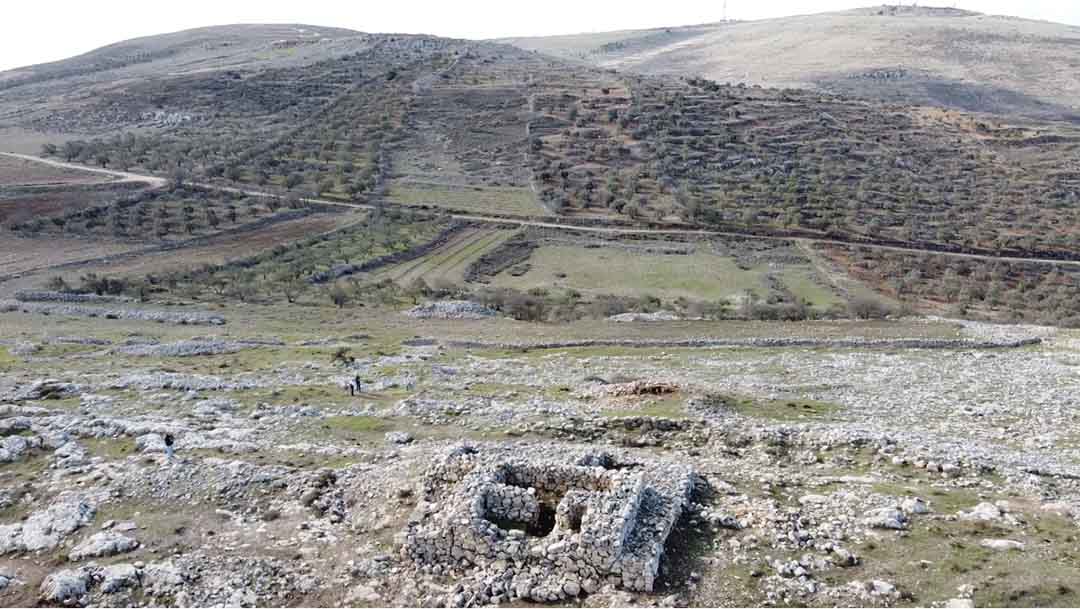 hebrew-writing-discovered-at-joshua-s-altar-patterns-of-evidence